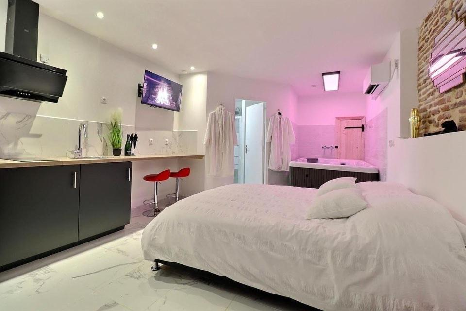 Love Room Avec Jacuzzi Castelsarrasin Kültér fotó